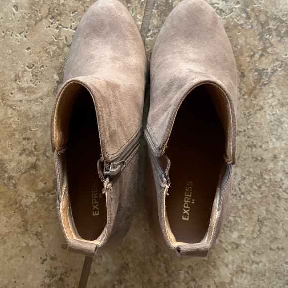 Express Suede Tan Heeled Booties - Women’s Size 8 - Picture 6 of 6